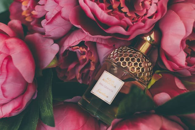 Leia mais sobre o artigo Benefícios de utilizar perfume