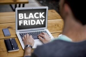 Leia mais sobre o artigo Melhor dia para comprar na Black Friday: Economize até 80% em 2025